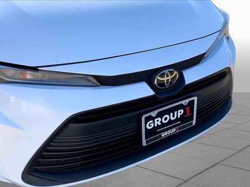 Used 2025 Toyota Corolla LE FWD image 29