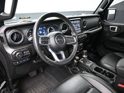Used 2022 Jeep Wrangler Unlimited Sahara w/ Cold Weather Group AWD/4WD image 5