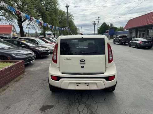 Used 2013 Kia Soul ! FWD image 5