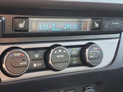 Used 2019 Toyota Tacoma TRD Sport image 29