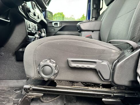 Used 2019 Jeep Wrangler Unlimited Sahara AWD/4WD image 29