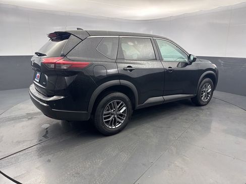 Used 2024 Nissan Rogue S image 8