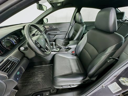 Used 2017 Honda Accord Sport image 13