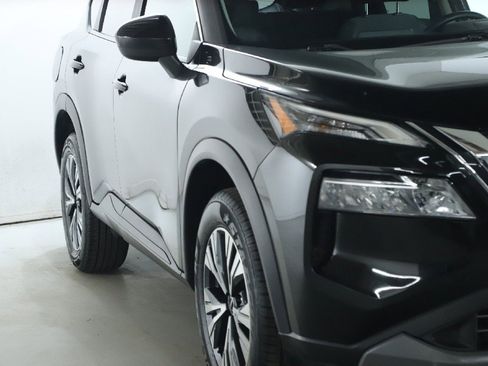 Used 2023 Nissan Rogue SV image 9