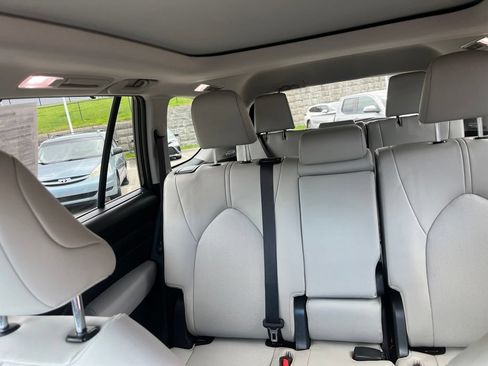 Used 2024 Toyota Grand Highlander AWD image 11
