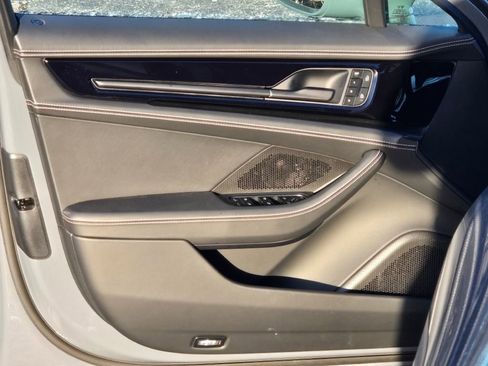 Used 2025 Porsche Panamera 4 image 18