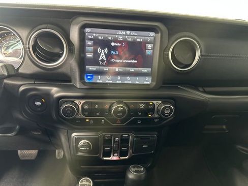 Used 2019 Jeep Wrangler Unlimited Sahara w/ Uconnect 4C Nav & Sound Group image 22