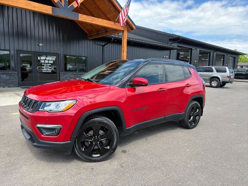 Used 2018 Jeep Compass Latitude AWD/4WD image 1