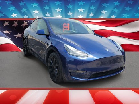 Used 2022 Tesla Model Y Long Range AWD/4WD image 1