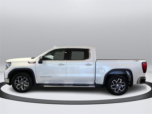 Used 2022 GMC Sierra 1500 SLT image 2