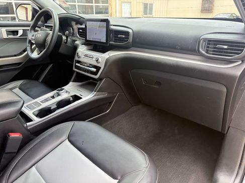 Used 2023 Ford Explorer XLT w/ Equipment Group 202A RWD image 28