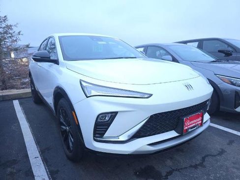 Used 2025 Buick Envista Sport Touring image 6