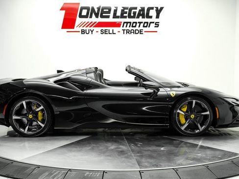 Used 2022 Ferrari SF90 Spider AWD/4WD image 5