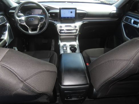 Certified 2023 Ford Explorer XLT RWD image 25