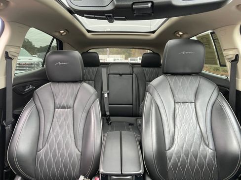 Used 2022 Buick Envision Avenir w/ Technology Package II image 32