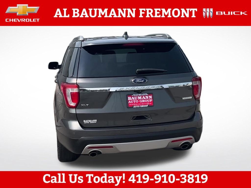 Used 2017 Ford Explorer XLT w/ Equipment Group 202A FWD image 5