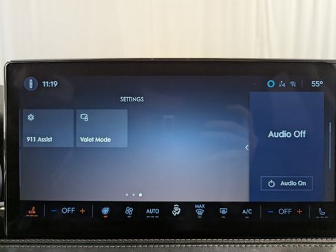 Used 2025 Lincoln Corsair AWD w/ Equipment Group 101A image 22