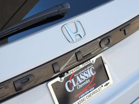 Used 2025 Honda Pilot EX-L image 9