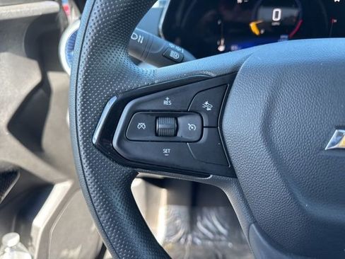 Used 2025 Chevrolet Trax LT FWD image 15