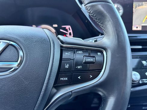 Used 2022 Lexus ES 300h w/ Accessory Package 2 image 32