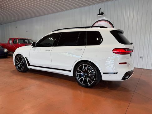 Used 2022 BMW X7 xDrive40i w/ M Sport Package AWD/4WD image 11