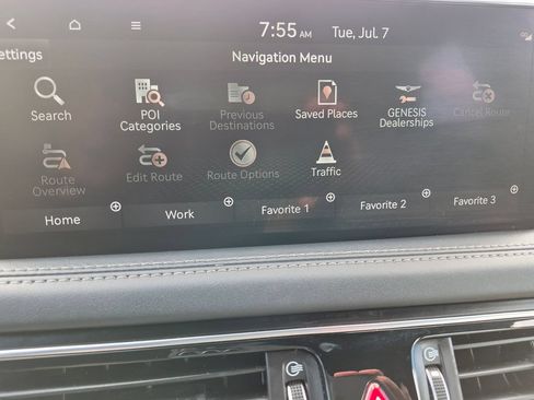 Used 2023 Genesis G70 2.0T RWD image 13