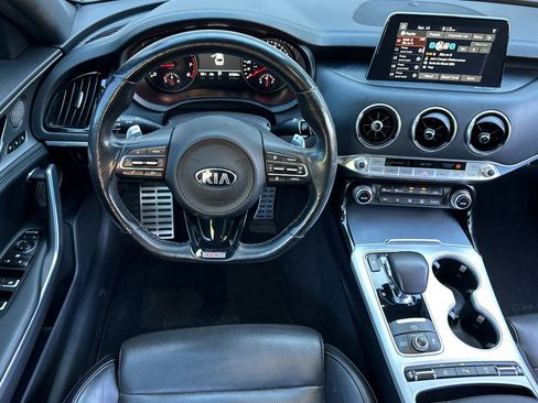 Used 2018 Kia Stinger GT2 image 11