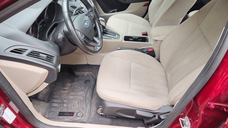 Used 2015 Ford Focus SE w/ SE Sport Package FWD image 5