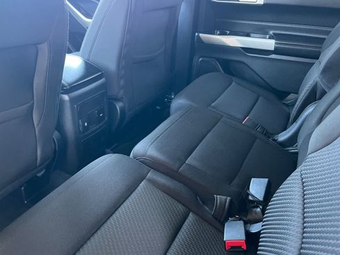 Used 2022 Ford Explorer XLT RWD image 5