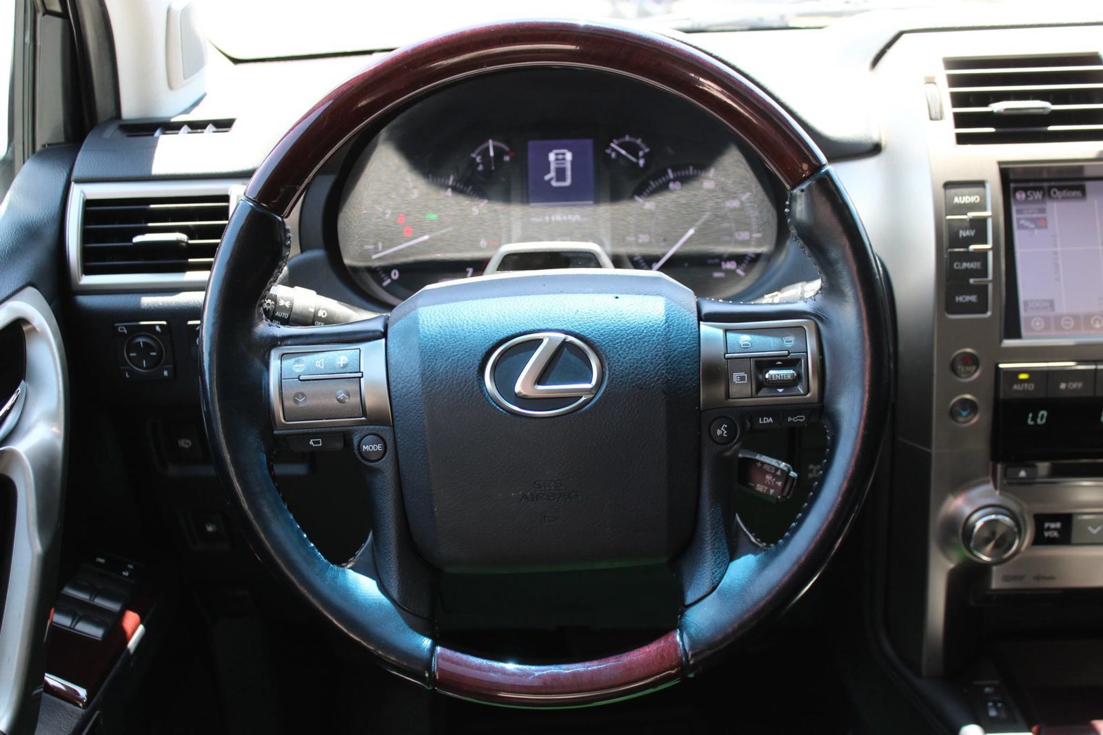 Used 2018 Lexus GX 460 Luxury AWD/4WD image 27