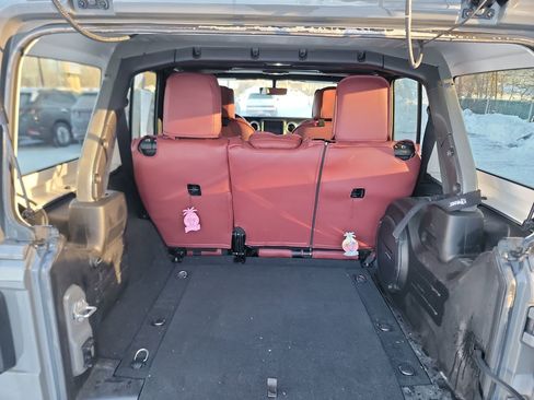 Used 2018 Jeep Wrangler Unlimited Sahara image 22