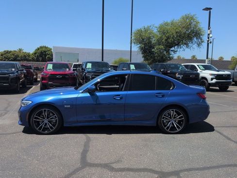 Used 2022 BMW 330e w/ M Sport Package RWD image 5