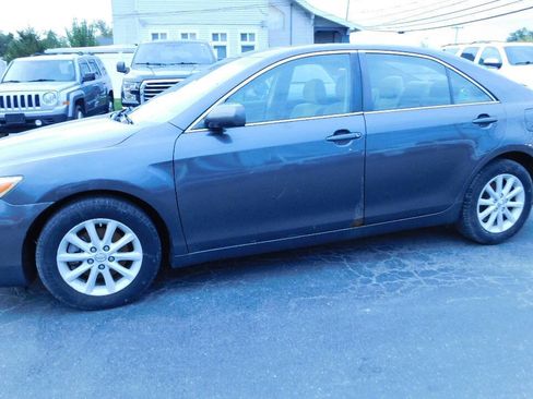 Used 2010 Toyota Camry XLE image 5