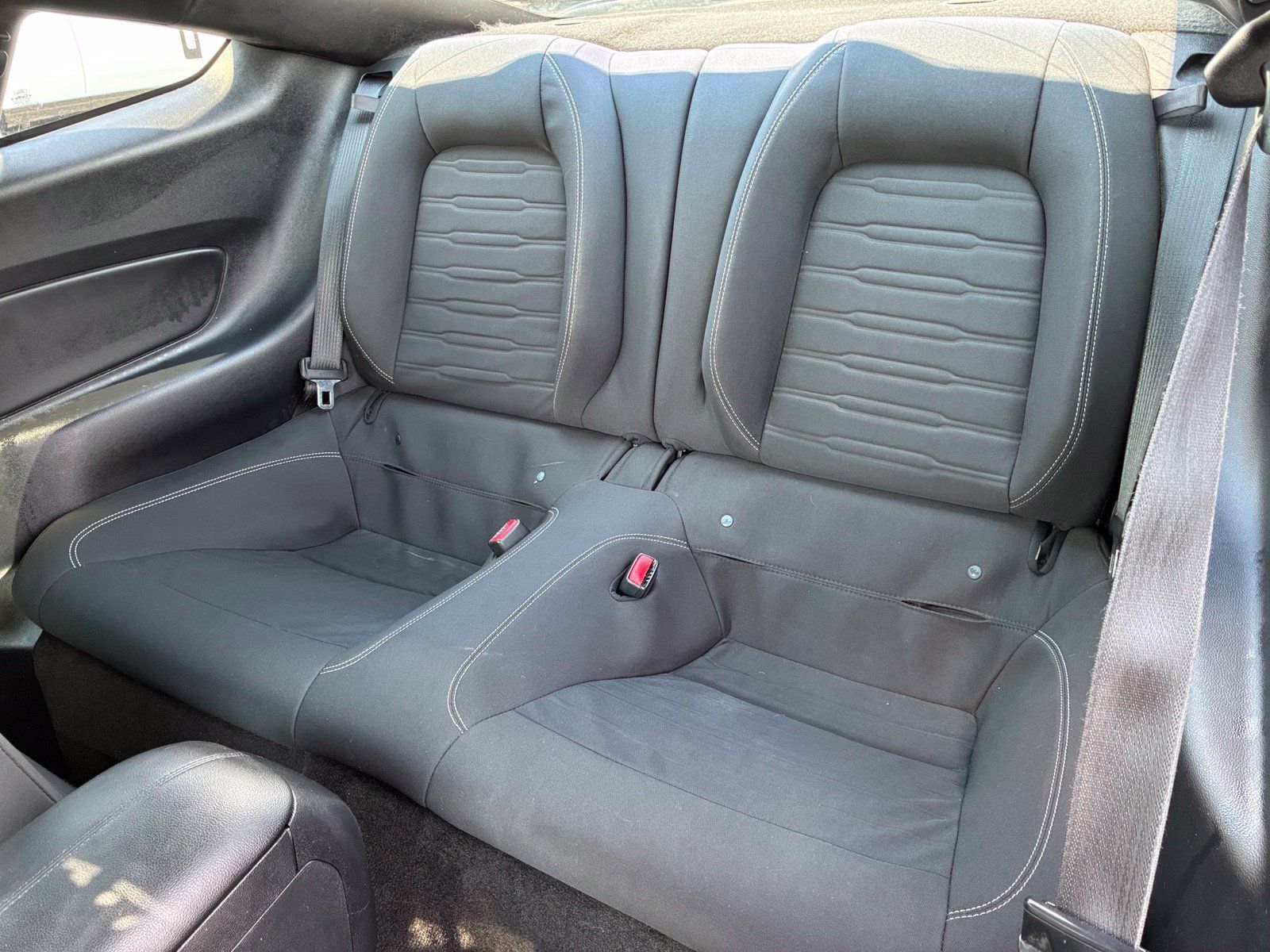 Used 2017 Ford Mustang Coupe RWD image 15