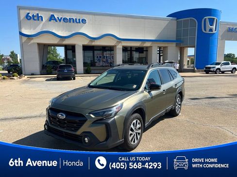Used 2025 Subaru Outback Premium AWD/4WD image 1