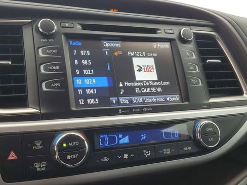 Used 2019 Toyota Highlander Plus FWD image 29
