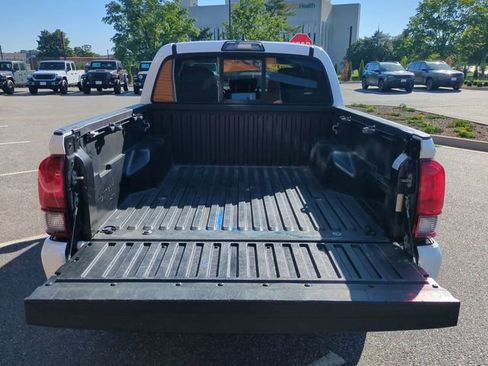Used 2019 Toyota Tacoma SR w/ SR Convenience Package RWD image 13