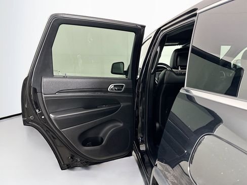 Used 2019 Jeep Grand Cherokee Limited image 27