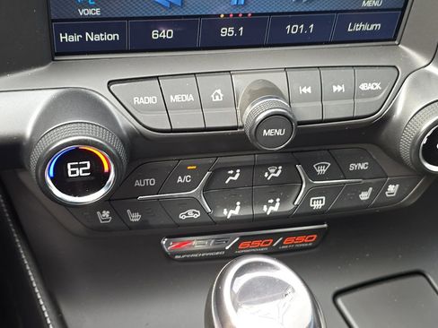 Used 2015 Chevrolet Corvette Z06 w/ 3LZ Preferred Equipment Group RWD image 19
