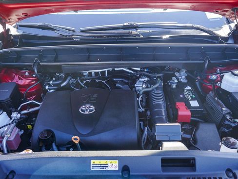 Used 2021 Toyota Highlander LE image 28