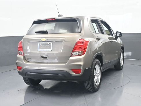 Used 2021 Chevrolet Trax LS w/ Tint and Cruise Package FWD image 5