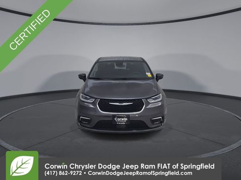 Certified 2023 Chrysler Pacifica Touring-L image 5