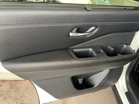 Certified 2024 Nissan Pathfinder Platinum AWD/4WD image 11