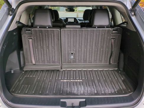 Certified 2023 Toyota Highlander XLE image 13