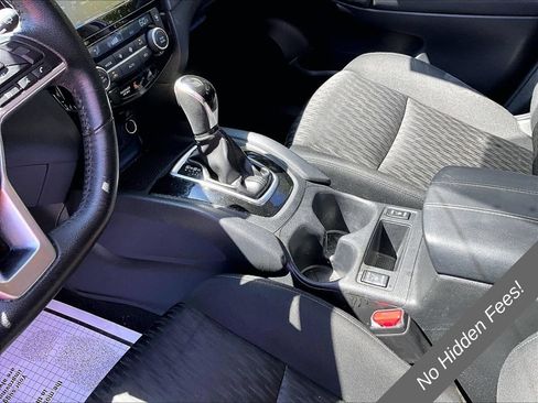 Used 2018 Nissan Rogue SV AWD/4WD image 12