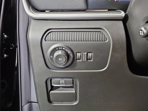 Used 2025 Jeep Wagoneer 4WD image 25