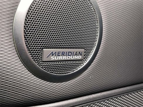 Used 2025 Land Rover Discovery Dynamic SE image 39