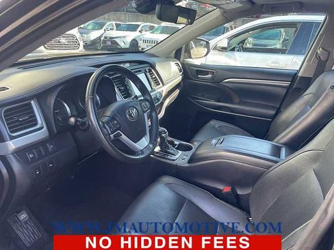 Used 2017 Toyota Highlander Limited AWD/4WD image 2