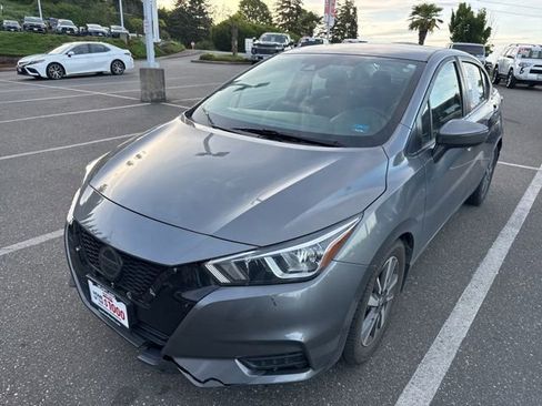 Used 2020 Nissan Versa SV FWD image 3