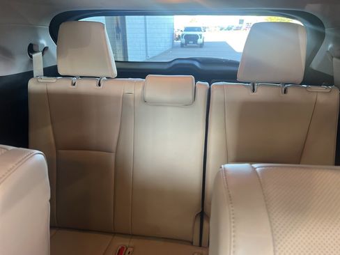 Used 2023 Toyota Highlander Limited image 13